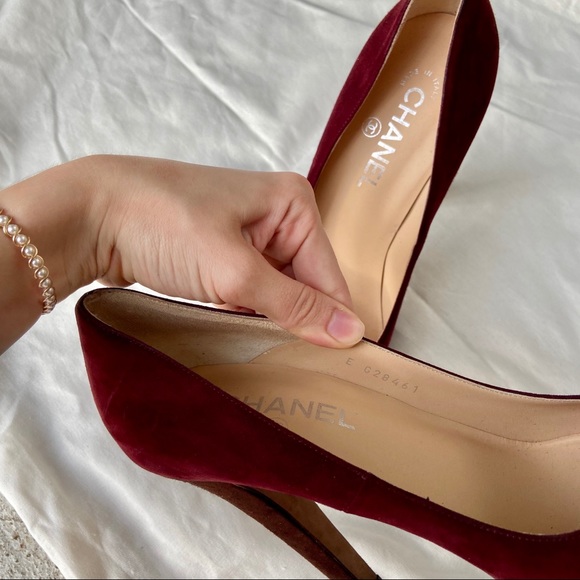 🎁🥂HP🥂🎁 Chanel Burgundy Suede Cap Toe Heels - Picture 9 of 12